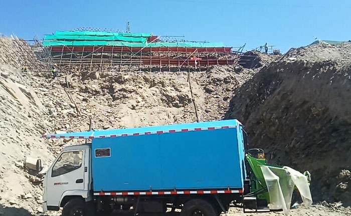 車載雙噴頭濕噴機施工現場