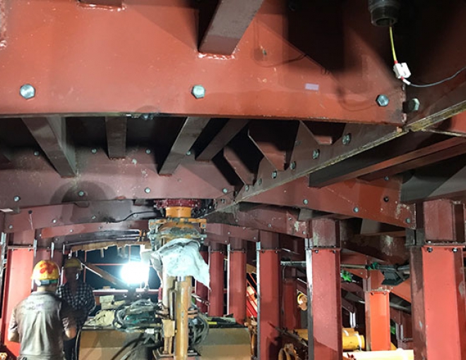 中鐵十八局拱頂帶模注漿一體機、防脫空預警系統施工現場-1