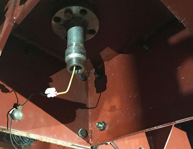 中鐵十八局拱頂帶模注漿一體機、防脫空預警系統施工現場-2