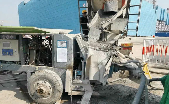 液壓泵送式濕噴機施工現場