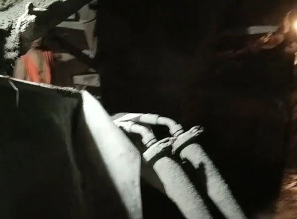 隧道用雙噴頭車載混凝土濕噴機(jī)施工視頻