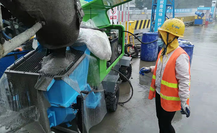 小型液壓混凝土濕噴機施工現場-1