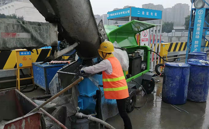 小型液壓混凝土濕噴機施工現場