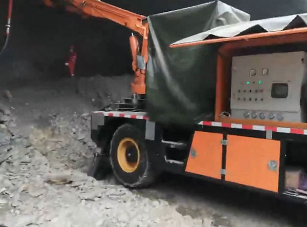 隧道混凝土濕噴臺車施工視頻