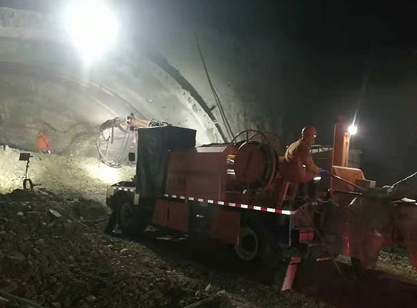 隧道濕噴臺車機(jī)械手施工視頻