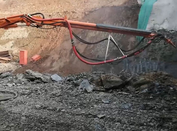 混凝土濕噴臺車機械手施工視頻