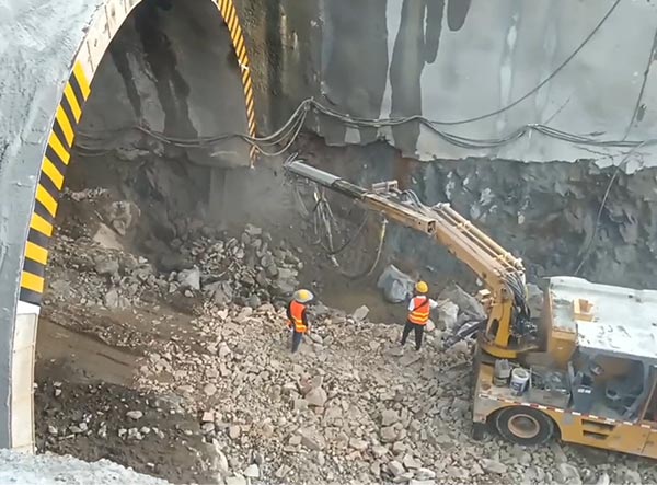 大型隧道濕噴機械手施工視頻
