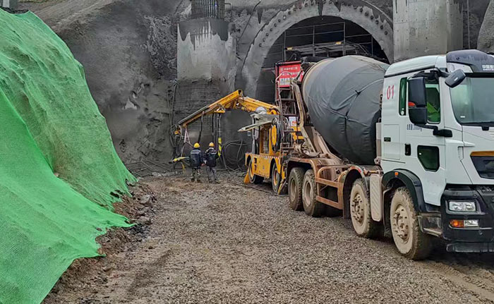隧道濕噴臺車機械手施工現場-1