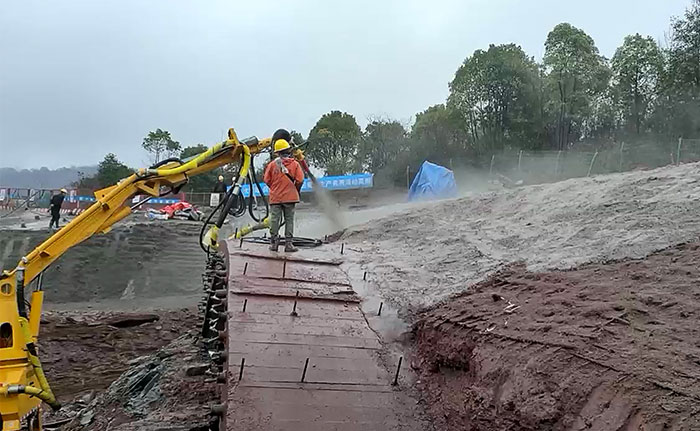 工程混凝土濕噴臺車施工現場-1